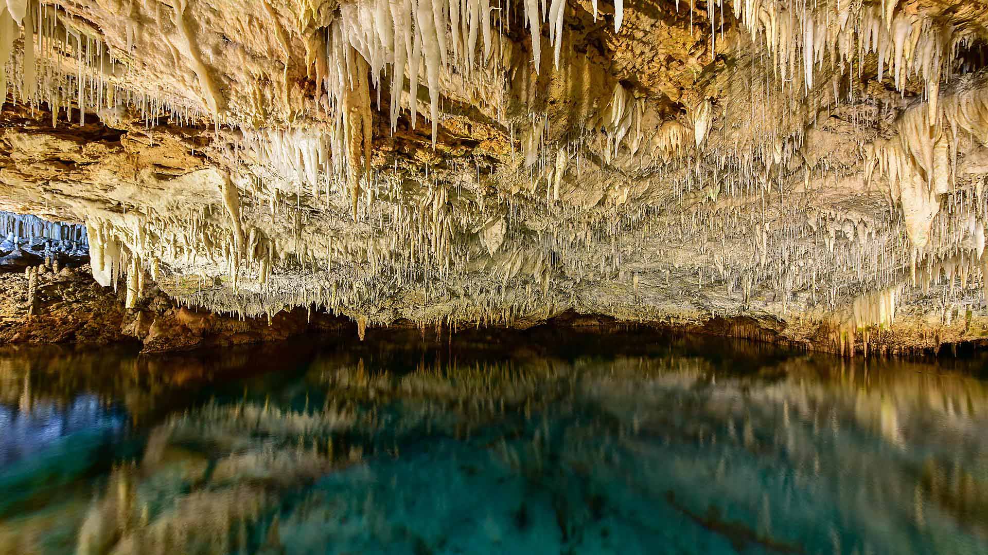 bermuda-underground-crystal-fantasy-caves