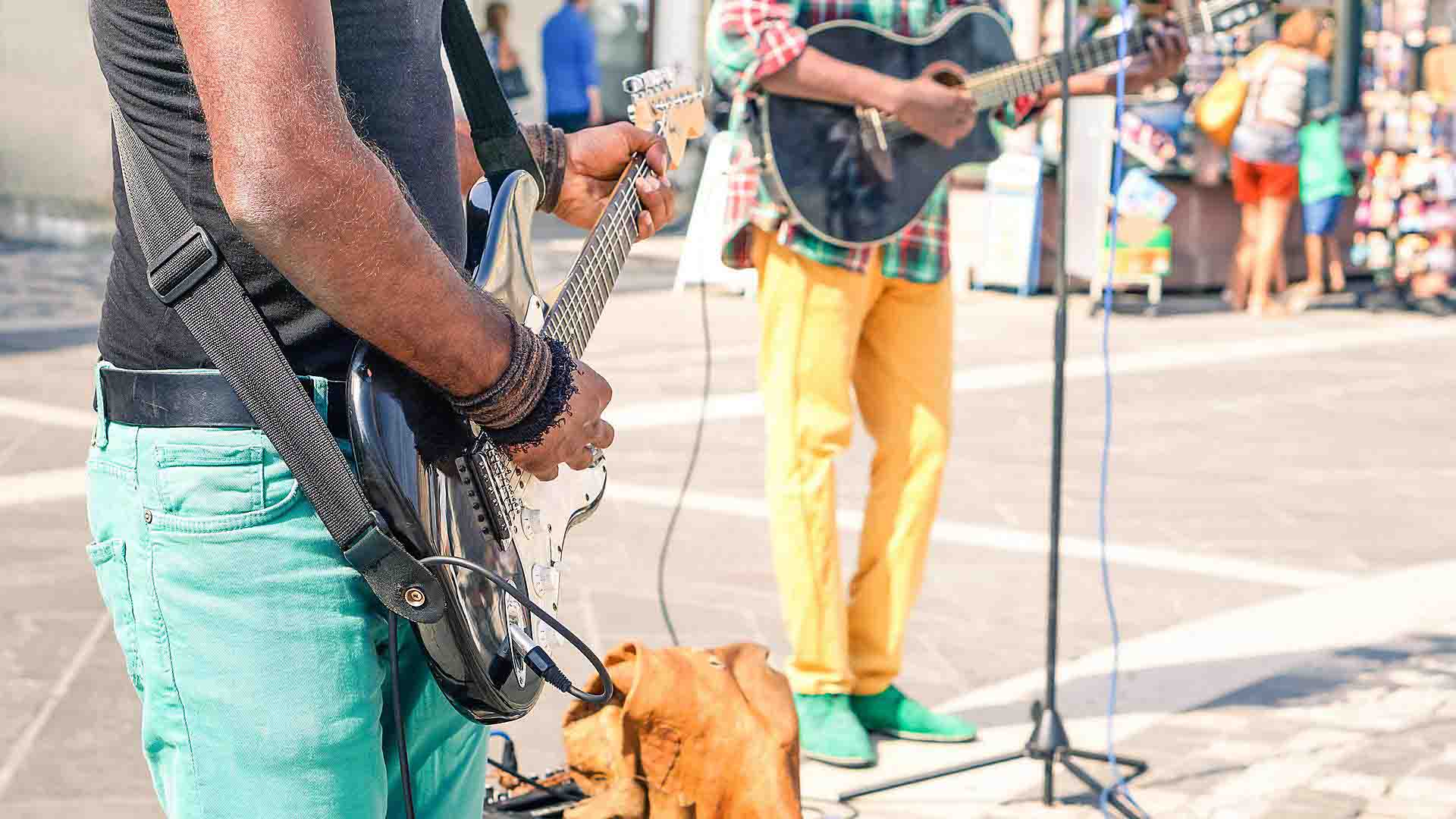 falmouth-jamaica-reggae-street-musicians-guitars