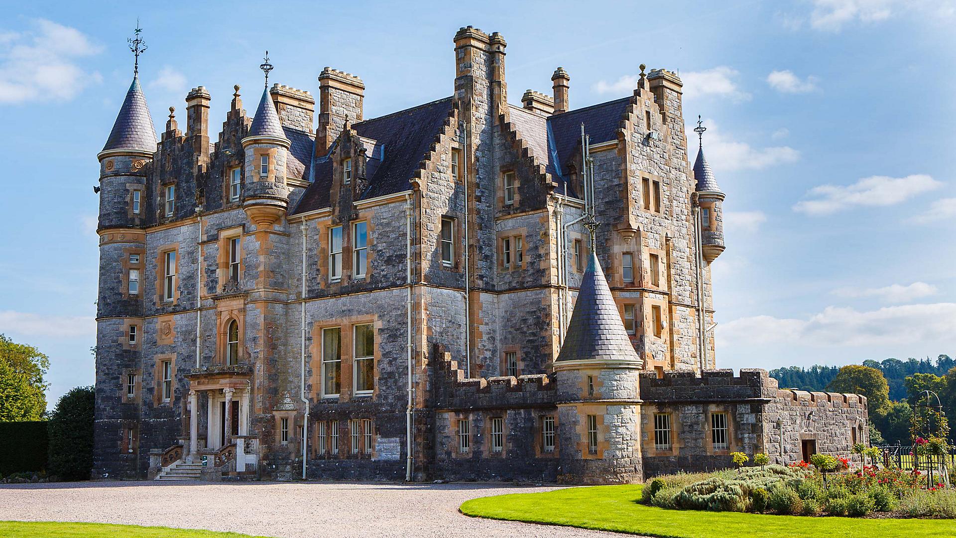 ireland-blarney-house-at-castle-gardens