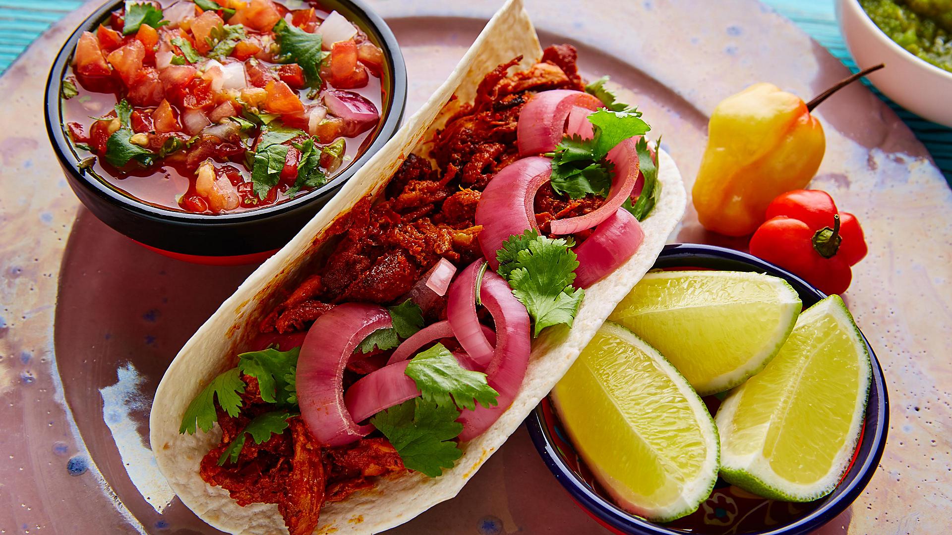 mexican-cochinita-pibil-taco-lime-and-pico-de-gallo