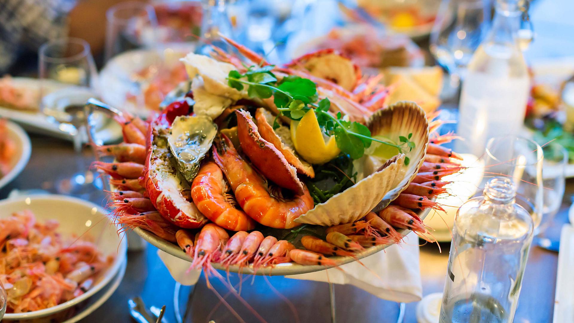 norwegian-fresh-seafood-crab-shrimp-oysters