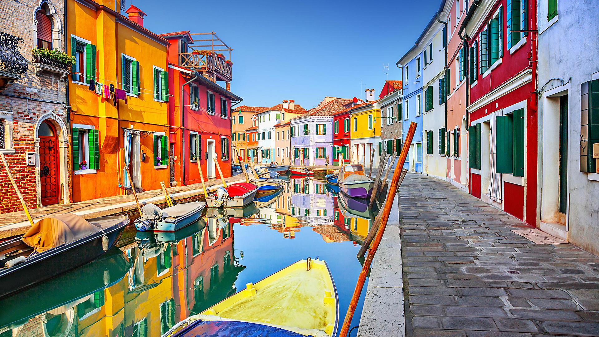 venice-italy-canals-and-boats