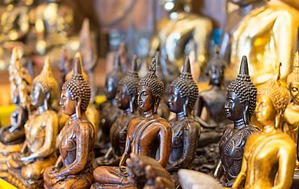 phuket-thailand-buddha-souvenirs